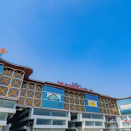 Oyo Hotel Fountain Сурат Екстер'єр фото